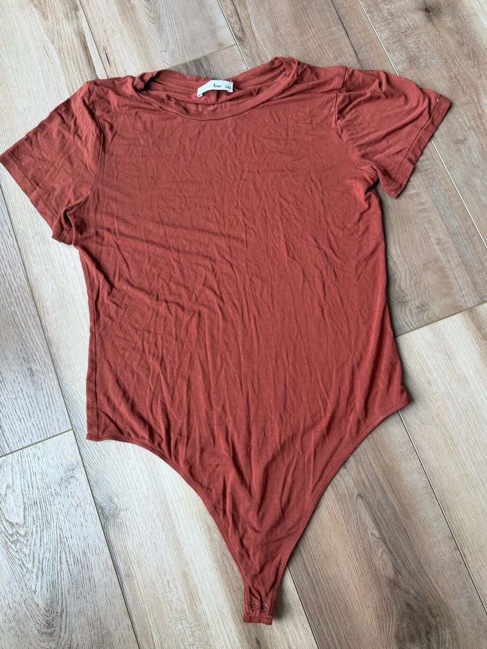 Aritzia Wilfred Free Short Sleeve Bodysuit Rust Brown Women’s Size L - Picture 2 of 4